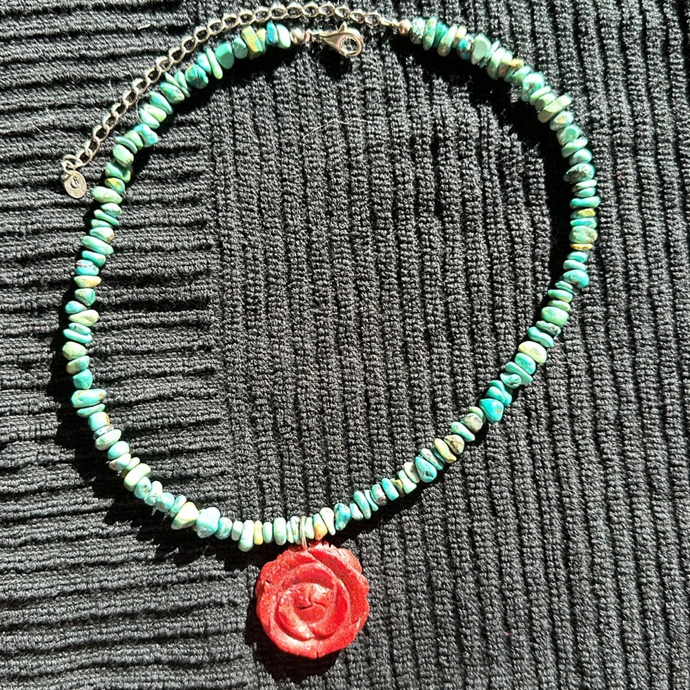 Carolyn Pollock Relios Carved Coral Rose on Turquoise Bead Necklace.